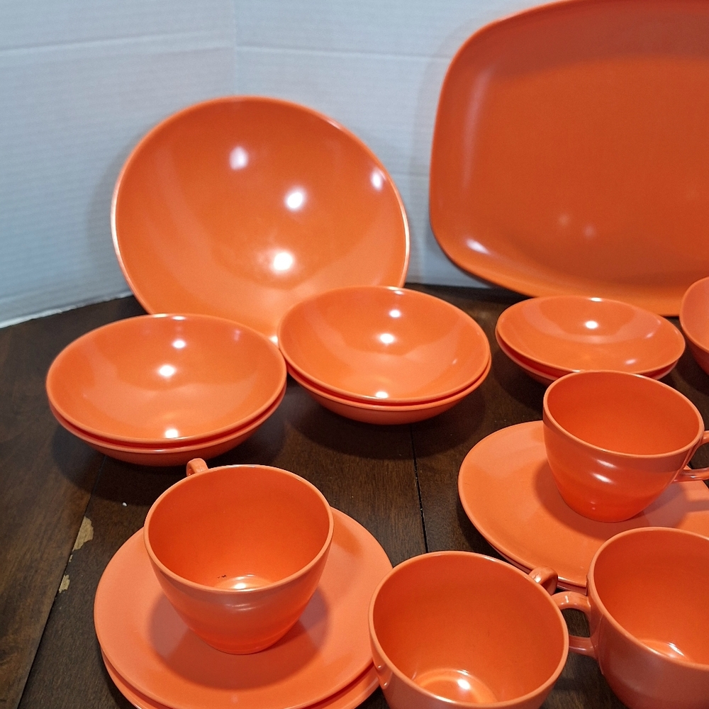 19 Peice Vintage Melmac Melamine Dinner Ware Saucers Cups Bowls Platterl ETC. - Picture 2 of 6